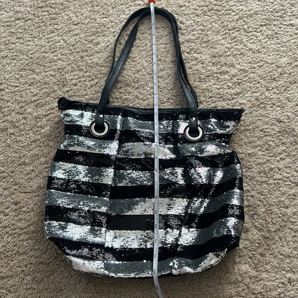 Candie‘s Sequin Sparkling Striped Faux Leather Tote Bag - Picture 5 of 11